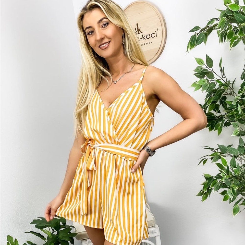 NEW Lyaner Yellow White Striped Print Neck Romper with belt tie Size Small